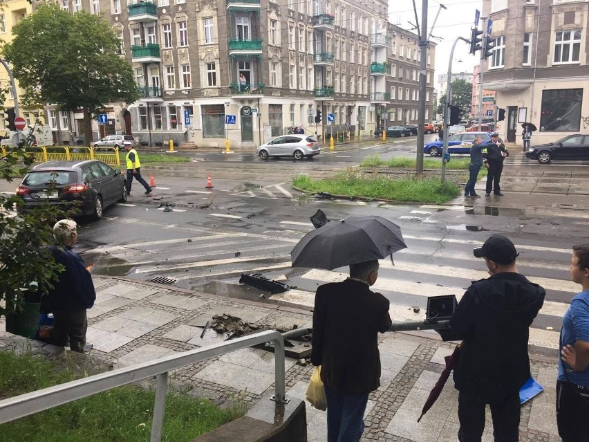 Na skrzyżowaniu ul. Sikorskiego i Pułaskiego samochód wpadł...