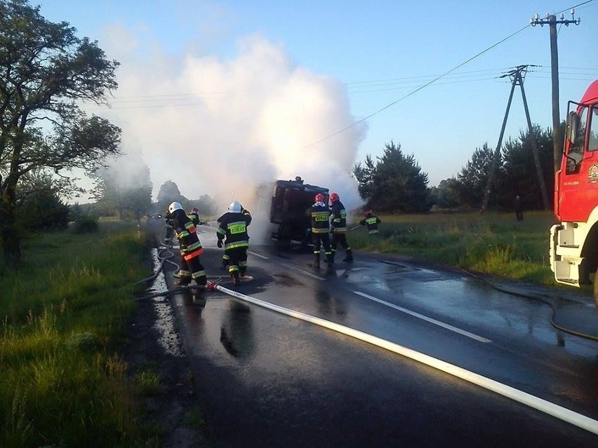 Tir płonął koło Szczecinka.