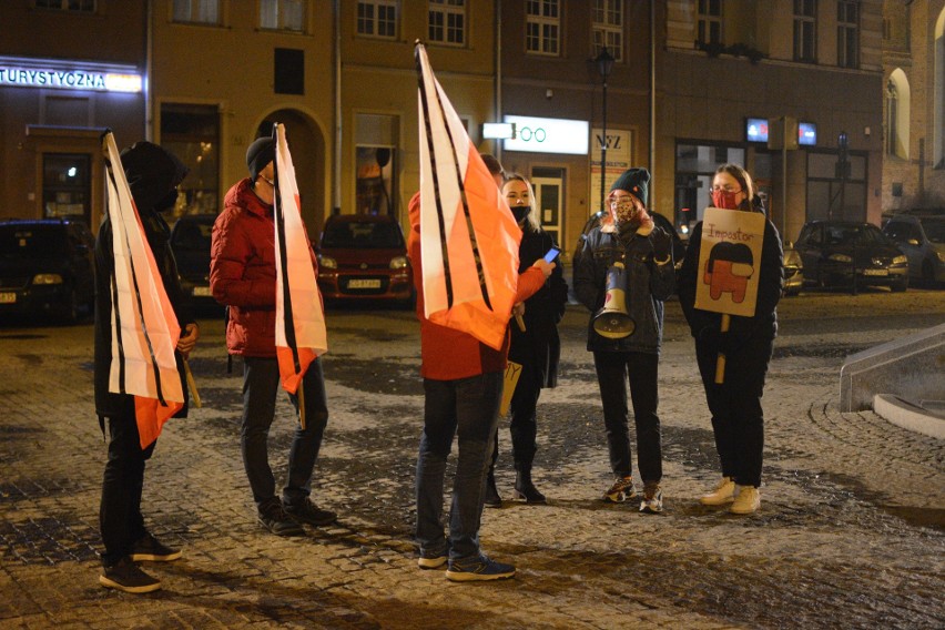 Kolejny strajk kobiet w Grudziądzu. Tym razem tłumów nie było [zdjęcia]