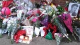 Dom Georga Michaela oblegany przez fanów. Składają kwiaty, odają hołd zmarłemu artyście [zdjęcia]