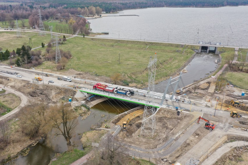 Most na Żeglarskiej już po próbach obciążeniowych. Wyniki "egzaminu" wkrótce [ZDJĘCIA]