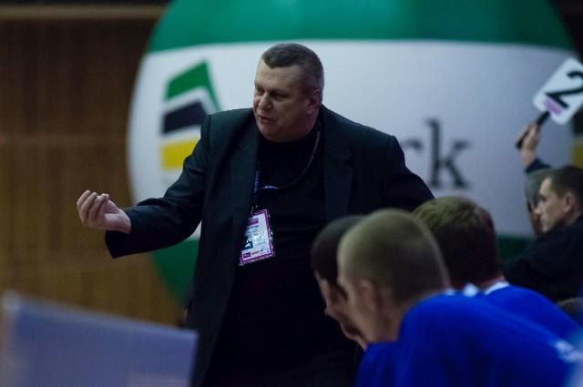 Trener i prezes Koszykarskiego Klubu Sportowego Siarka Tarnobrzeg Zbigniew Pyszniak podkreśla, że w poniedziałek będzie wiadomo gdzie będzie grała jego ekipa w nowym sezonie.