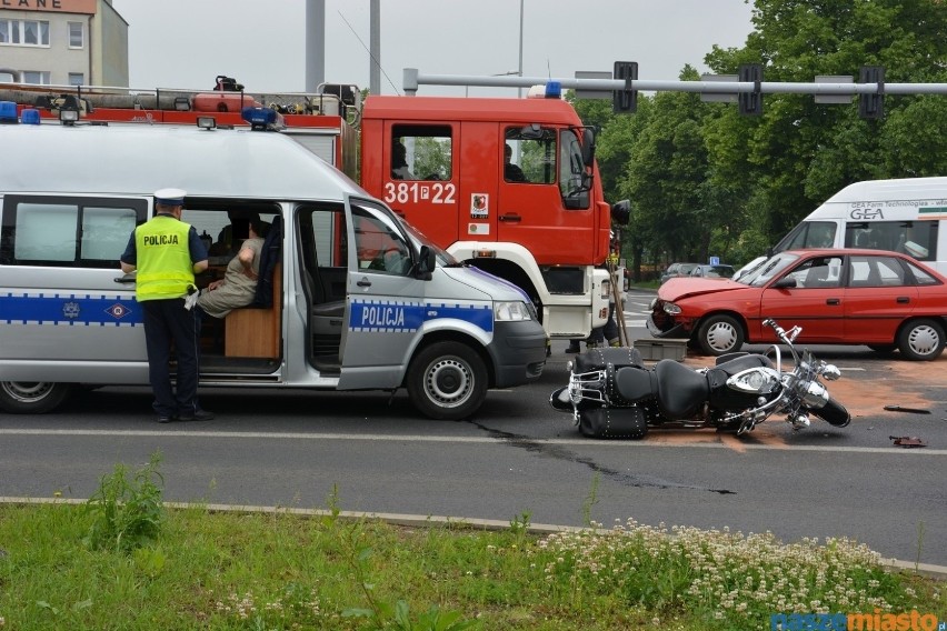 Wypadek w Lesznie: Motocyklista ranny na krajowej "piątce"