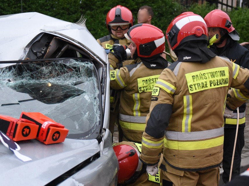 Groźny wypadek na ul. 3 Maja w Przemyślu. Do sprawy zatrzymano dwie osoby [ZDJĘCIA]