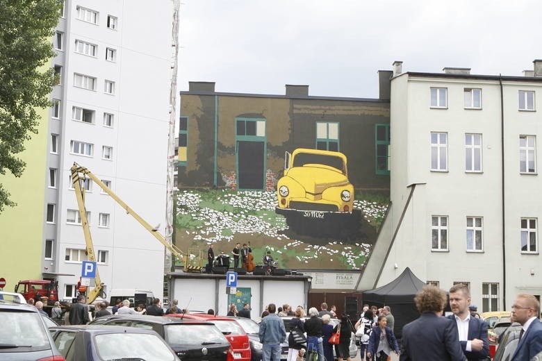 Mural na ulicy Warszawskiej w Sosnowcu. Projekt prof. Jacka...