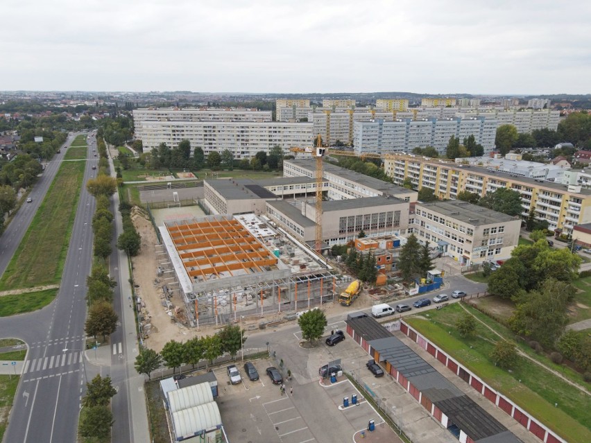 Przy Szkole Podstawowej nr 51 w Szczecinie powstaje nowy basen. Jak idzie budowa? 