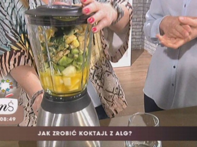 Dietetyk Aneta Jelonek przedstawiła przepis na owocowy koktajl z algami.