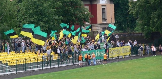 Kibice tarnobrzeskiej Siarki postanowili pomóc wychowankom z miejscowego domu dziecka.