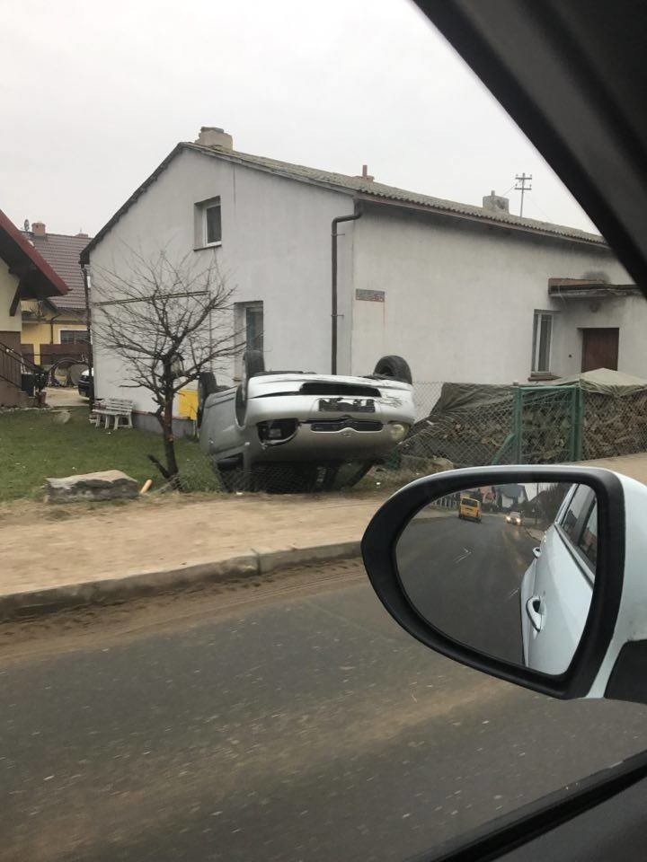 Wypadek w Mostach: Toyota prowadzona przez 19-letniego...