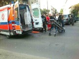 Wypadek na Zgierskiej w Łodzi. Babcia z dwuletnim wnuczkiem na rękach wpadła pod samochód. Przechodziła na czerwonym świetle