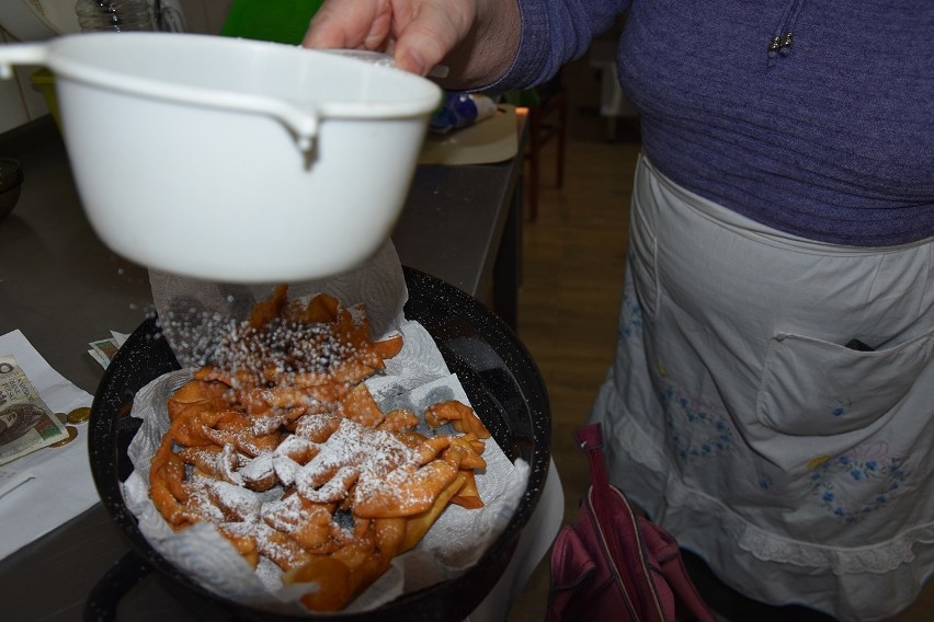 Dominikowice. Pączki pachniały masłem i domową różą, a chrust rozpływał się w ustach - kulinarne, karnawałowe spotkanie najlepszych gospodyń