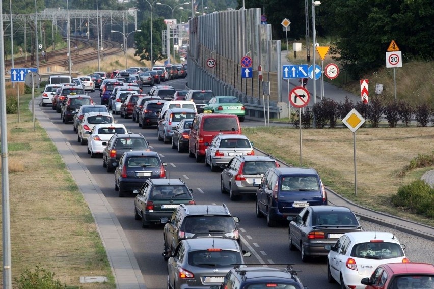 Przybywa samochodów w powiecie białostockim. Najdroższy kosztował 1,1 mln zł. Najczęściej rejestrowane są auta z Niemiec