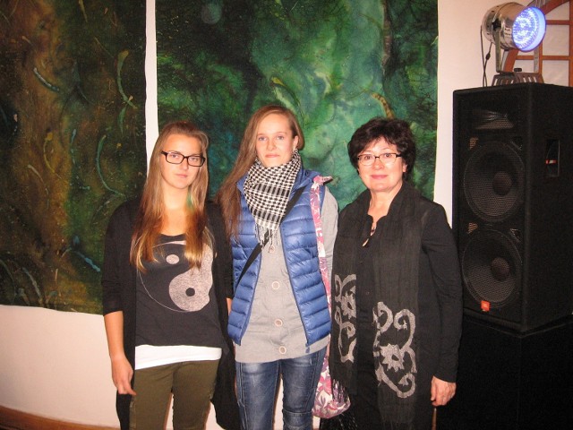 Autorki wystawy- od lewej- Jagoda Figurska, Monika Mieszczakowska oraz profesor Małgorzata Strzelec 