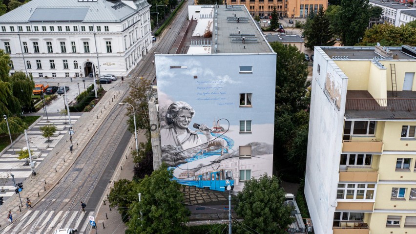 Mural Marii Koterbskiej można podziwiać na ul. Teatralnej.