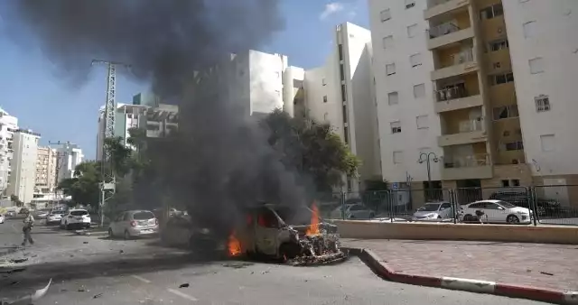 Zniszczenia w izraelskim mieście Aszkelon po wystrzeleniu rakiet ze Strefy Gazy