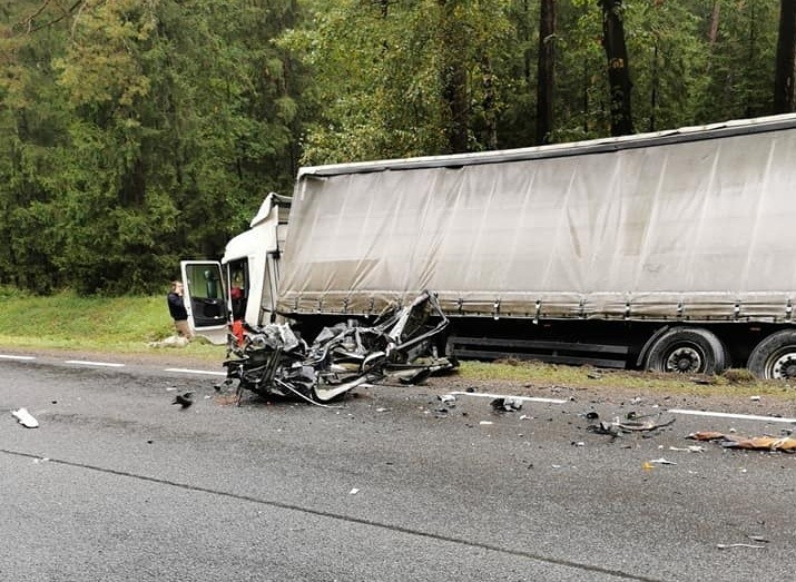 Tatarowce. Tragiczny wypadek na DK 65. Cztery osoby, w tym dzieci zginęły w zderzeniu samochodu osobowego z tirem [ZDJĘCIA]