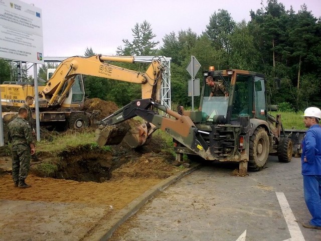 Saperzy pojechali do Bogatyni z ciężkim sprzętem.