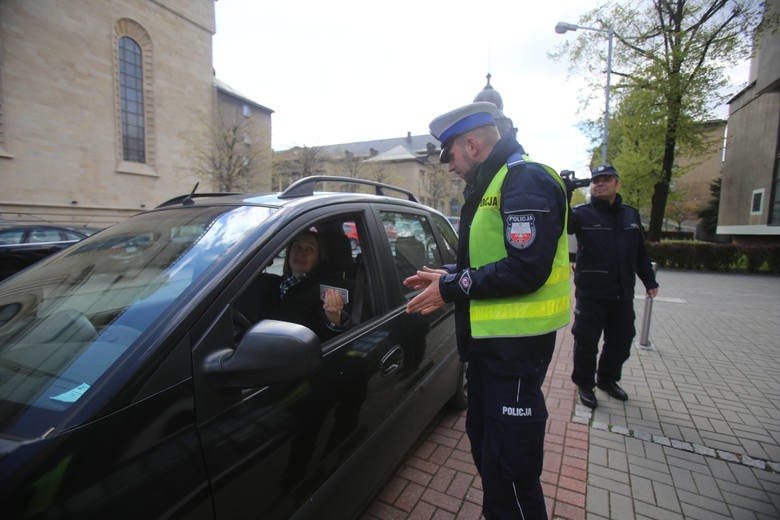 Zdaniem policyjnych związkowców z województwa śląskiego,...