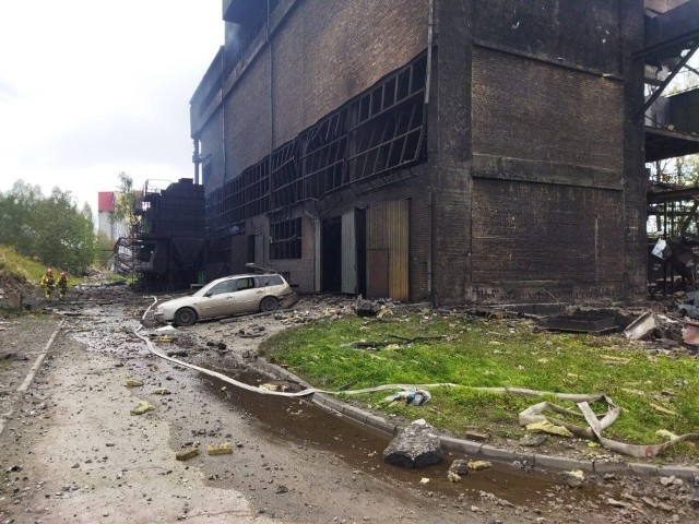 Tak wygląda po wybuchu budynek przemiałowni w Koksowni Przyjaźń w Dąbrowie Górniczej. Zobacz kolejne zdjęcia/plansze. Przesuwaj zdjęcia w prawo naciśnij strzałkę lub przycisk NASTĘPNE