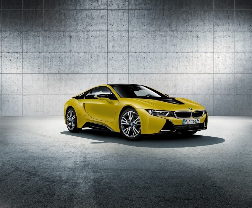 BMW i8 Protonic Frozen Yellow Edition...
