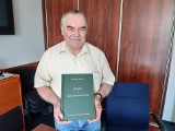Ostrołęka. Stanisław Kałucki wydał nową książkę: Shanda i Old Iron Muscles. O czym jest ta powieść?