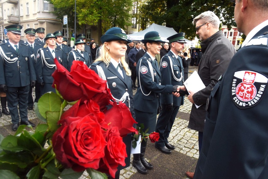 Uroczyste obchody Dnia Krajowej Administracji Skarbowej w Zielonej Górze. Były awanse i odznaczenia 