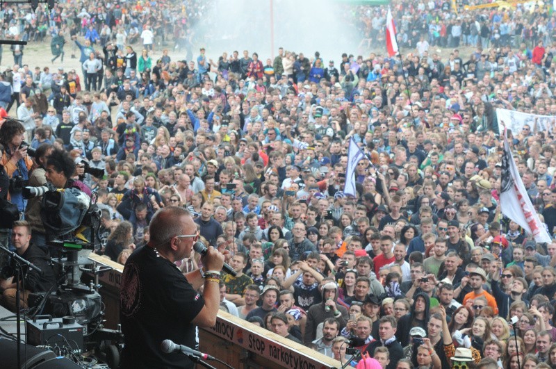 Woodstock 2015 wystartował. Roman Polański odgwizdał "odjazd", a niebo przecięły Iskry (zdjęcia)