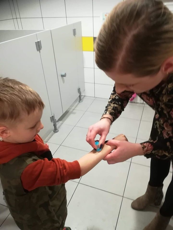 Dzieci uczyły się, jak prawidłowo myć ręce