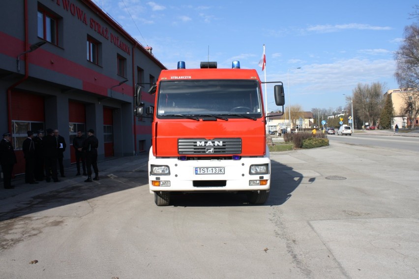 Ciężki wóz strażacki trafił do Pawłowa ze Starachowic. Jest w świetnym stanie technicznym. Zobacz zdjęcia 