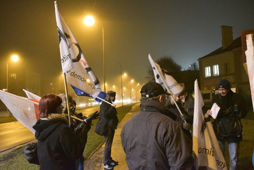 KOD i opozycja protestowali przed biurem PiS w Białymstoku