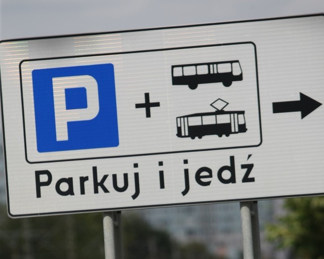 We Wrocławiu znajdują się obecnie 23 parkingi Park & Ride. Nie wszystkie z nich są ogólnodostępne, niektóre przeznaczone są wyłącznie dla stałych użytkowników wrocławskiej  komunikacji. Będą one od 1 maja funkcjonować na nowych zasadach.Oto najważniejsze z nich.