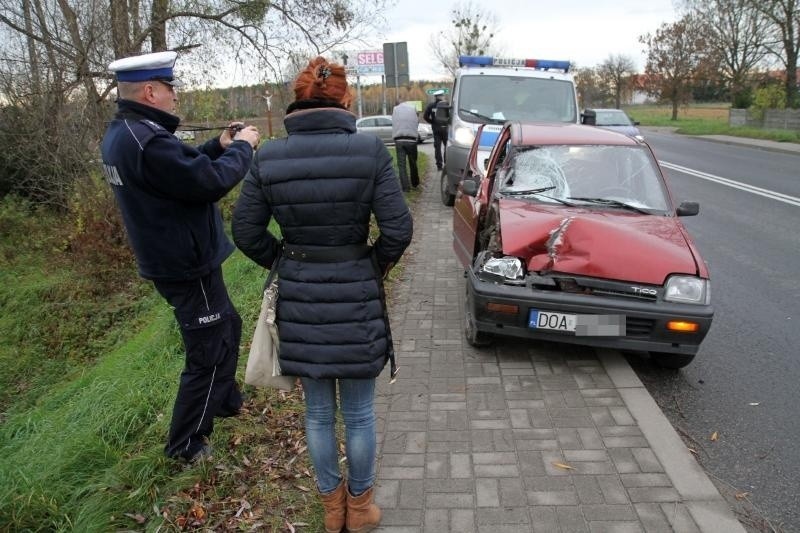 Wypadek na drodze Wrocław - Oława. Nissan zderzył się z daewoo (ZDJĘCIA)