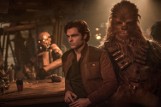 "Han Solo. Gwiezdne wojny - historie" [RECENZJA]. Przyjemny, lecz właściwie nic nie wnoszący do świata "Star Wars" film