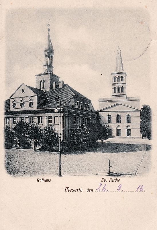 Ratusz z kościołem w 1916 r.