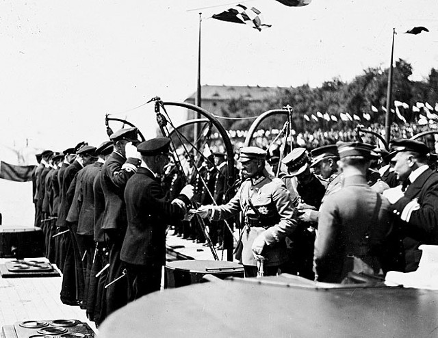 Marszałek Józef Piłsudski na toruńskim nabrzeżu, na pokładzie Flotylli Wiślanej w czerwcu 1921 roku