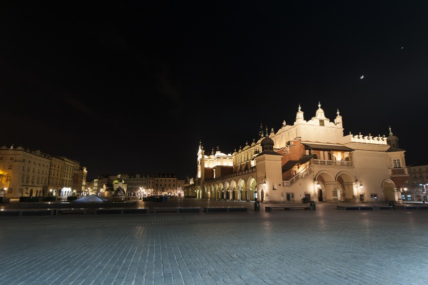 Kraków. Pustki na Starym Mieście. Centrum miasta jak wymarłe [ZDJĘCIA]   