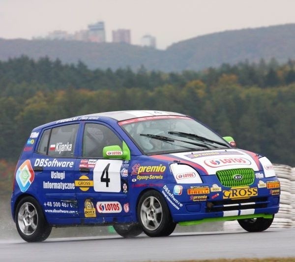 Tym samochodem, jeden ze Scyzzorów, Michał Kijanka, zdobył Mistrzostwo Polski w Pucharze KIA Picanto.