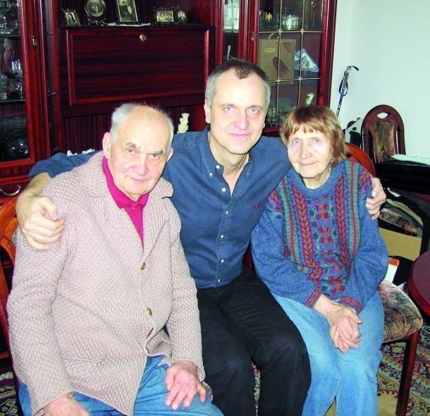 Rodziców - Zofię i Czesława odwiedza dosyć często