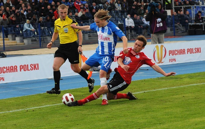 [fotoreportaż] Pseudokibice zdemolowali stadion