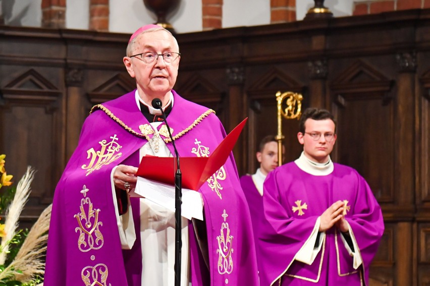 Arcybiskup Gądecki:Wyrażamy sprzeciw wobec gloryfikacji...