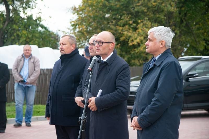 Okazją do wręczenia czeków było otwarcie nowego odcinka...