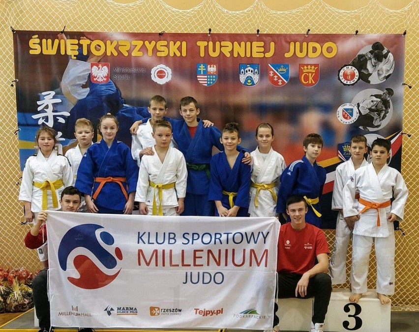 Medale Akademii Judo Rzeszów i Millenium Rzeszów na zawodach w Kielcach. W turnieju wystartowało 220 dzieci z 21 klubów [ZDJĘCIA]