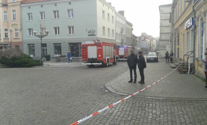 Alarm bombowy na rynku w Tarnowskich Górach. Na miejscu interweniowali pirotechnicy