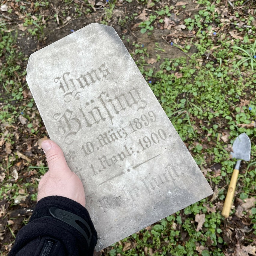 Poszukiwali śladów historii na dawnym cmentarzu w Stolcu 
