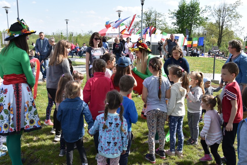 Piknik "Radosna Europa" odbył się 1 maja, dokładnie w 15....