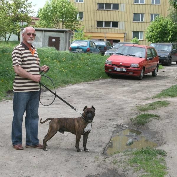 - Nasze ulice i chodniki są w opłakanym stanie - twierdzi Zbigniew Pluta.