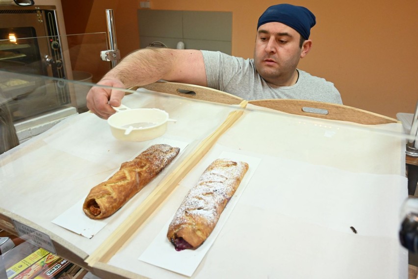 W Kielcach ruszyła gruzińska piekarnia "Gemo". Zainteresowanie jest duże, a wypieki wyglądają apetycznie. Zobacz zdjęcia
