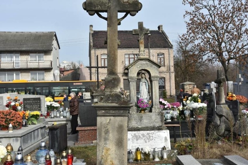 Udana kwesta na ratowanie zabytkowych nagrobków w Starachowicach. Zebrano ponad 12 tysięcy złotych