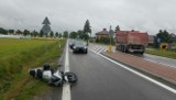 Świdry-Dobrzyce: Wypadek na DK 61. Yamaha wjechała w mercedesa. Kierowca osobówki wymusił pierwszeństwo (zdjęcia)