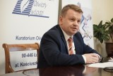 Grzegorz Wierzchowski stara się o posadę dyrektora szkoły w pow. wieluńskim. Były kurator oświaty jest jedynym kandydatem